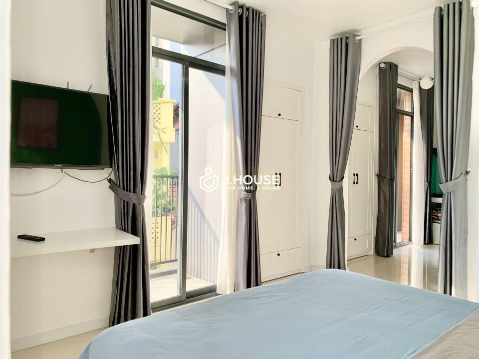 Modern and elegant serviced apartment near the airport, Tan Binh district-8
