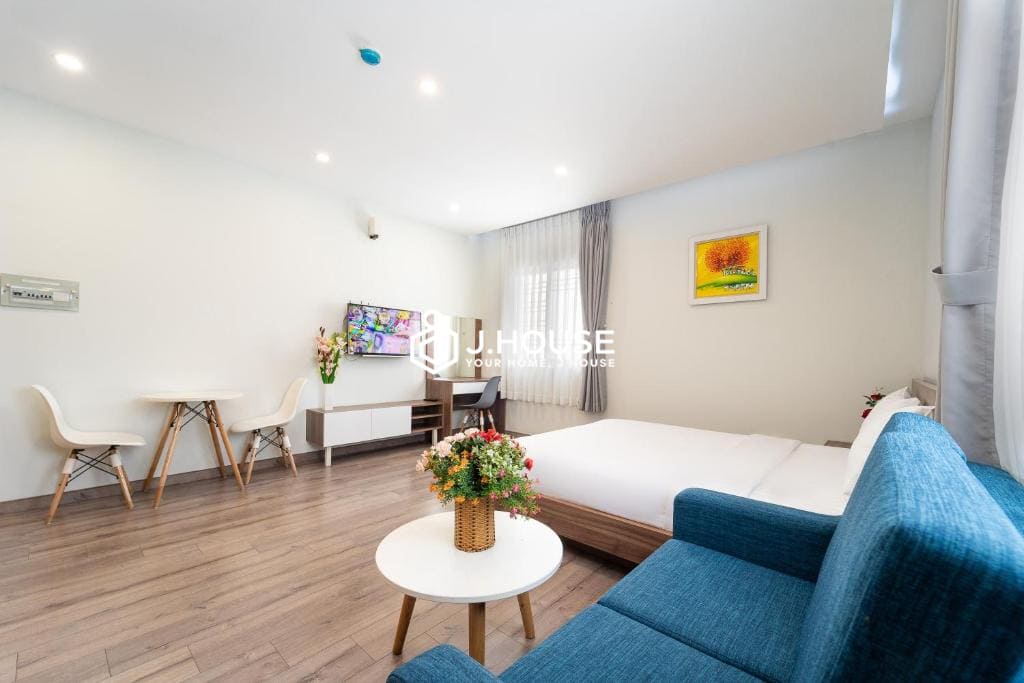 Bright serviced apartment for rent in District 3, HCMC