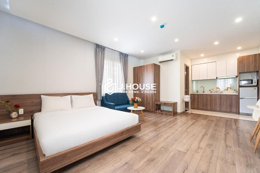 Bright serviced apartment for rent in District 3, HCMC-2