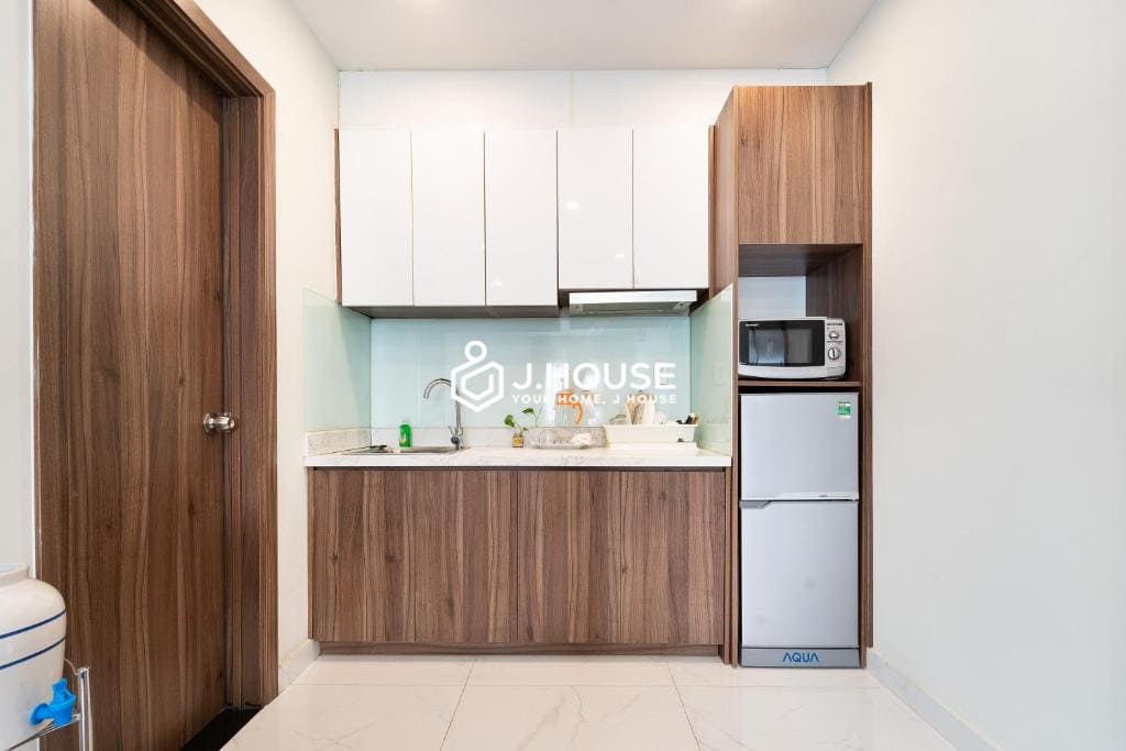 Bright serviced apartment for rent in District 3, HCMC