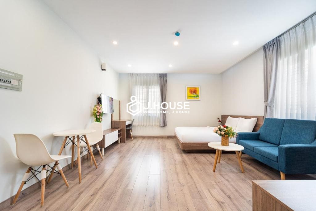 Bright serviced apartment for rent in District 3, HCMC