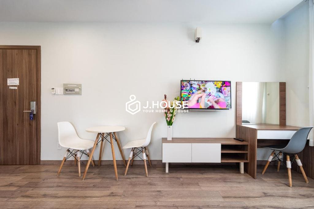 Bright serviced apartment for rent in District 3, HCMC