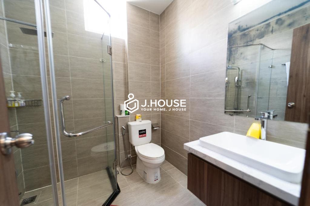 Bright serviced apartment for rent in District 3, HCMC