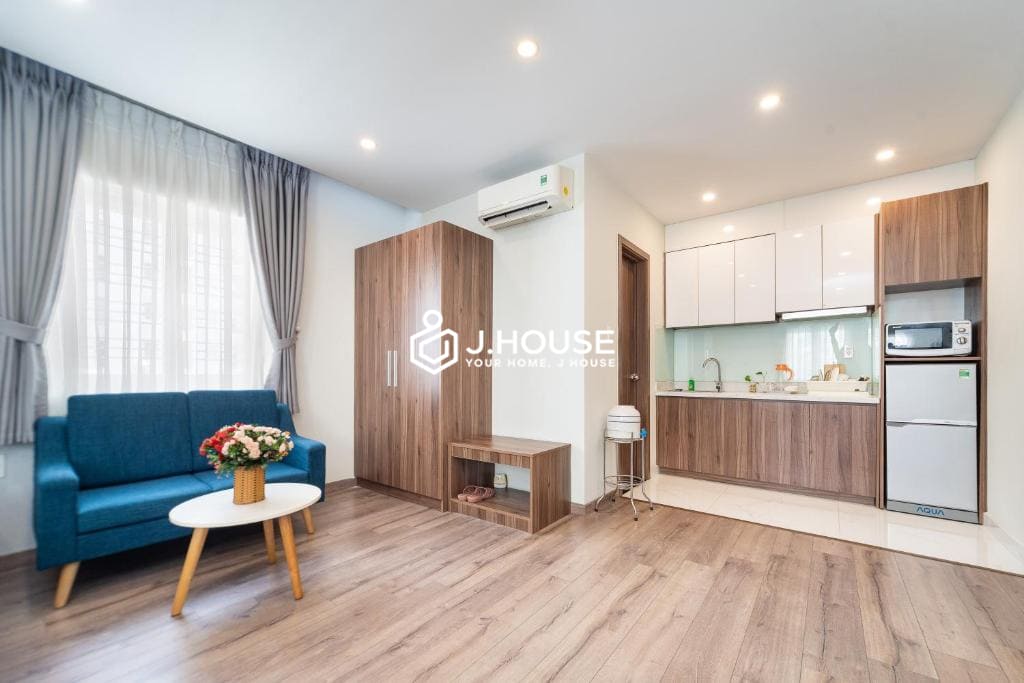 Bright serviced apartment for rent in District 3, HCMC