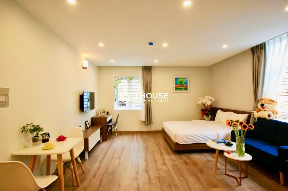 Bright serviced apartment near Independence Palace in District 3, HCMC-0