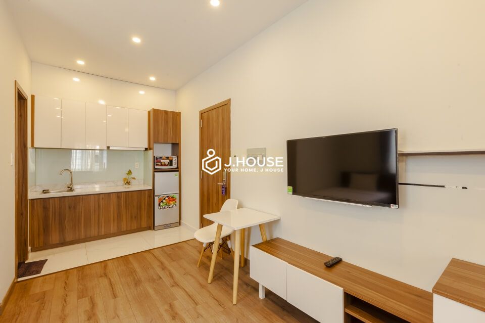 Bright serviced apartment near Independence Palace in District 3, HCMC-3