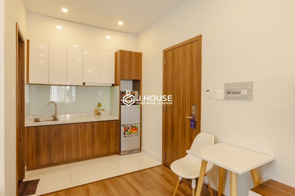 Bright serviced apartment near Independence Palace in District 3, HCMC-4