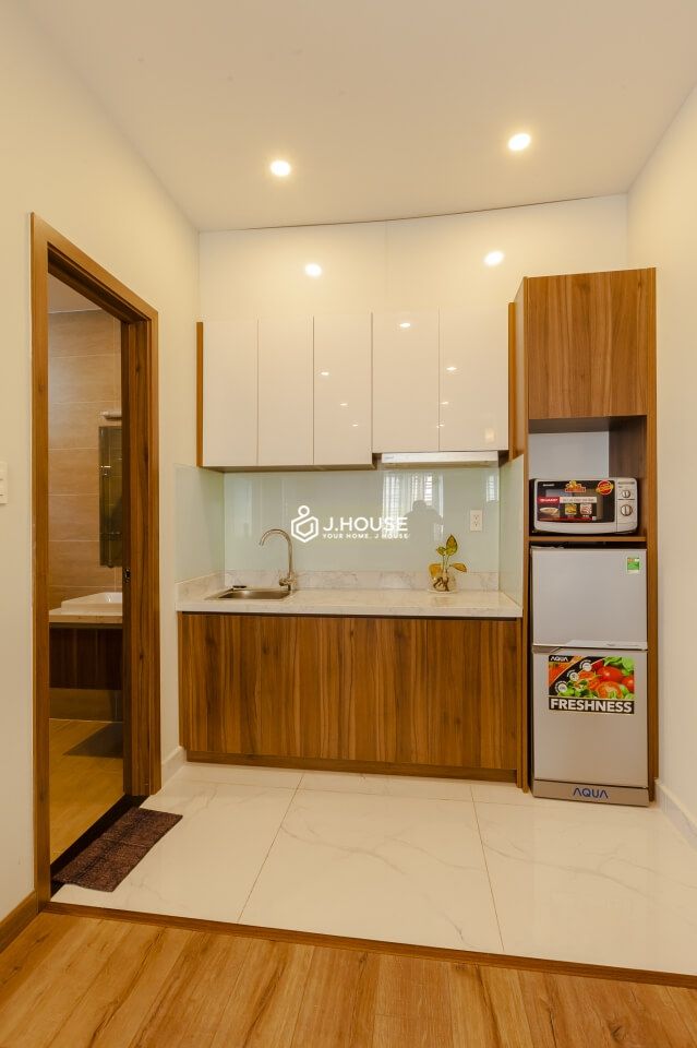 Bright serviced apartment near Independence Palace in District 3, HCMC-5