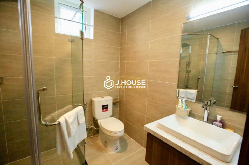 Bright serviced apartment near Independence Palace in District 3, HCMC-6