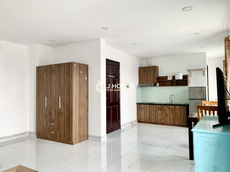 Cool rooftop apartment with nice view near the airport, Tan Binh district-6