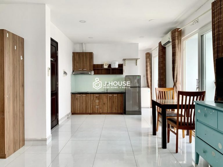Cool rooftop apartment with nice view near the airport, Tan Binh district