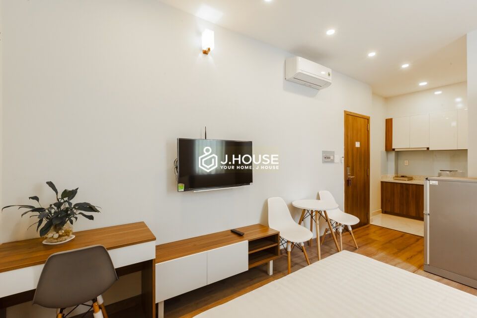 Modern serviced apartment near Independence Palace in District 3, HCMC-1