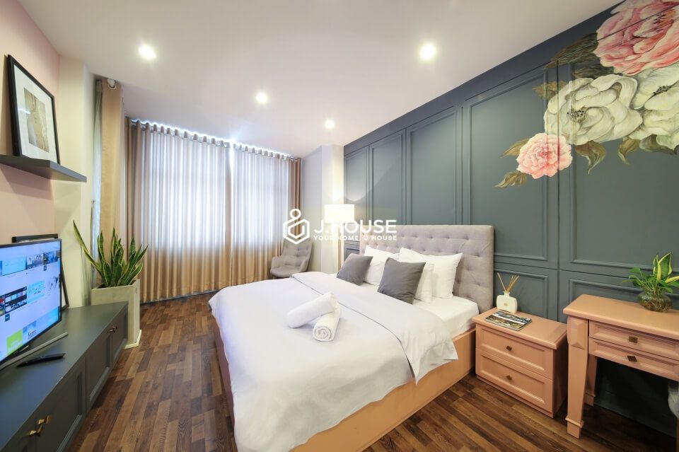 Modern serviced apartment with elegant style at Vo Van Tan street, District 3, HCMC-0