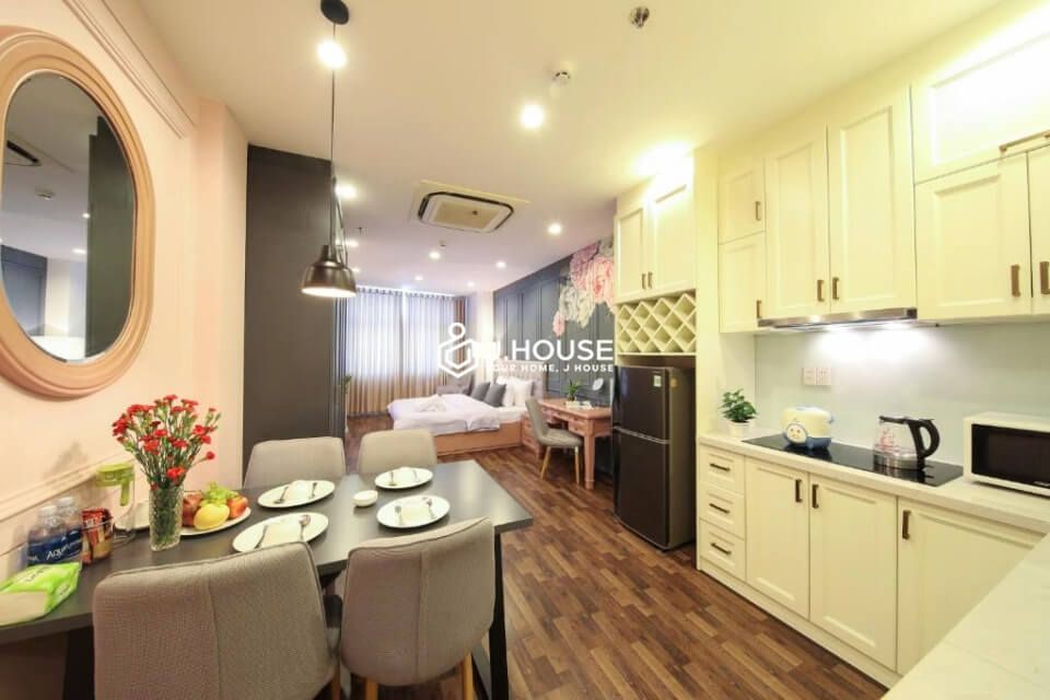 Modern serviced apartment with elegant style at Vo Van Tan street, District 3, HCMC-2