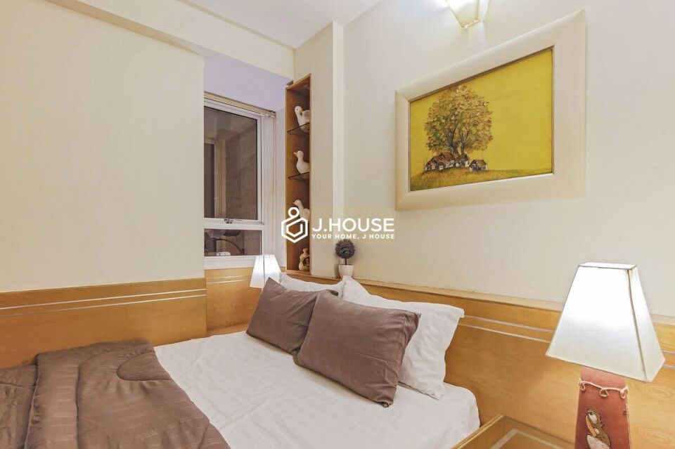 Cozy serviced apartment on Thai Van Lung Street, District 1