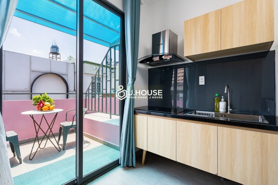 Serviced apartment with balcony on Le Van Sy street, Phu Nhuan district, HCMC-1