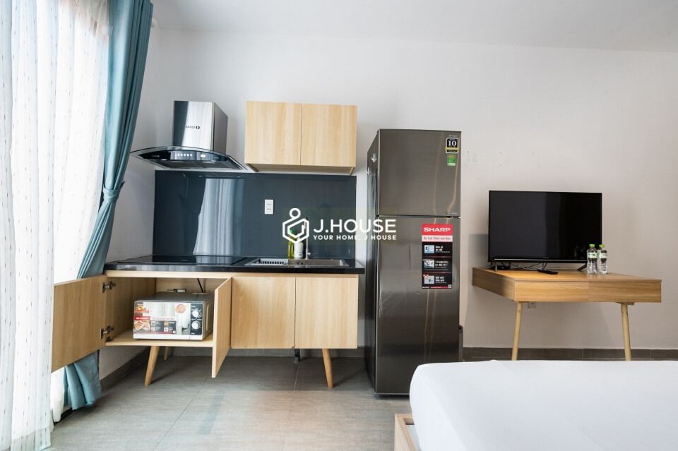 Serviced apartment with balcony on Le Van Sy street, Phu Nhuan district, HCMC-5