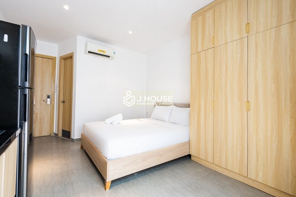 Serviced apartment with balcony on Le Van Sy street, Phu Nhuan district, HCMC-8