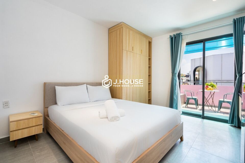 Serviced apartment with balcony on Le Van Sy street, Phu Nhuan district, HCMC