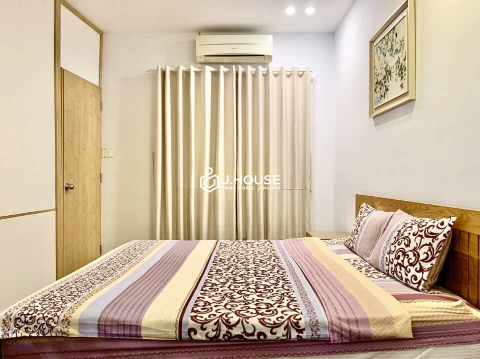 Spacious serviced apartment with bathtub in Binh Thanh District, HCMC-11