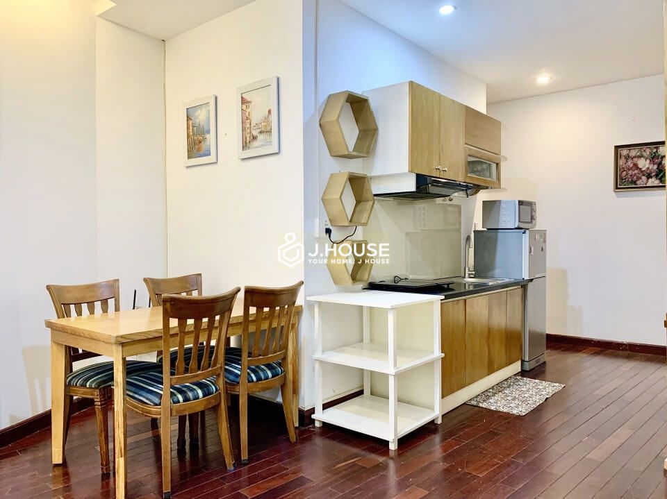 Spacious serviced apartment with bathtub in Binh Thanh District, HCMC-2