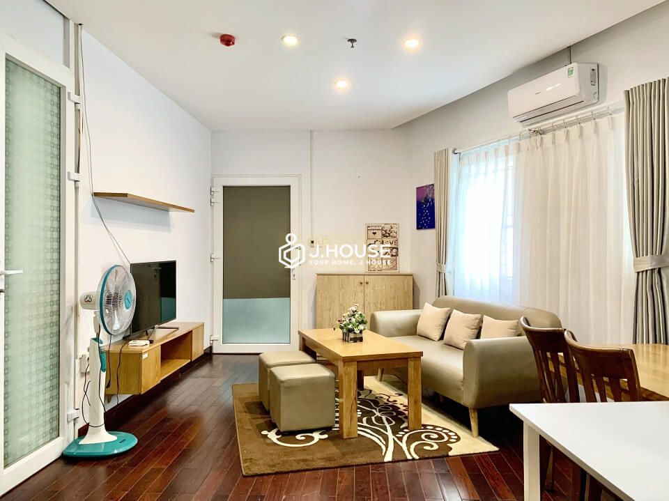 Spacious serviced apartment with bathtub in Binh Thanh District, HCMC-4