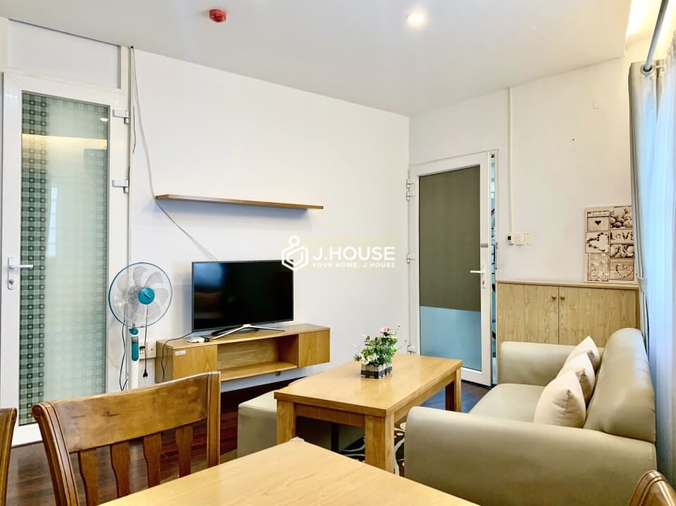 Spacious serviced apartment with bathtub in Binh Thanh District, HCMC-5