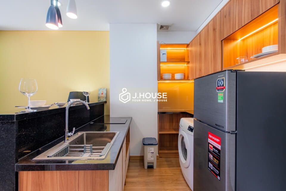2 bedroom apartment on Dinh Cong Trang Street, District 1, HCMC-1