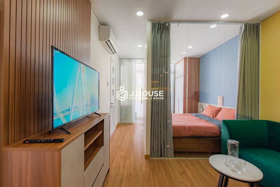 2 bedroom apartment on Dinh Cong Trang Street, District 1, HCMC-3