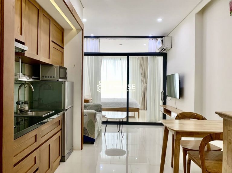 Bright serviced apartment on Tran Dinh Xu street, District 1, HCMC