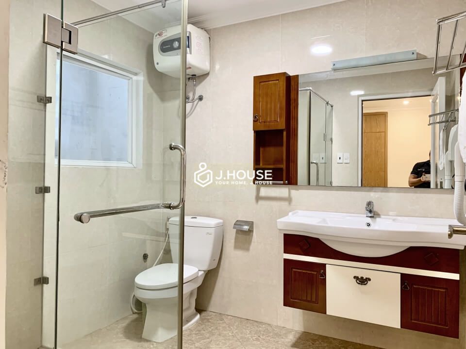 Rooftop apartment at Golden Globe Apartment near the airport in Tan Binh District, HCMC-13