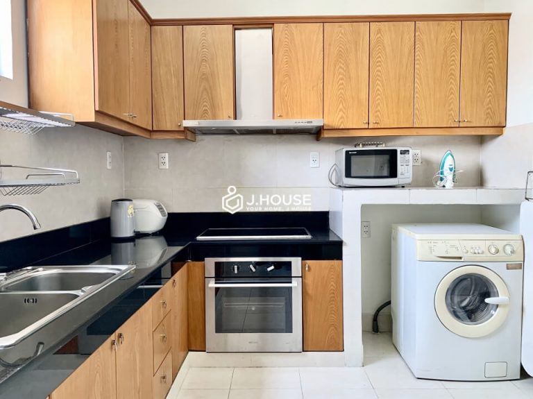 Rooftop apartment at Golden Globe Apartment near the airport in Tan Binh District, HCMC
