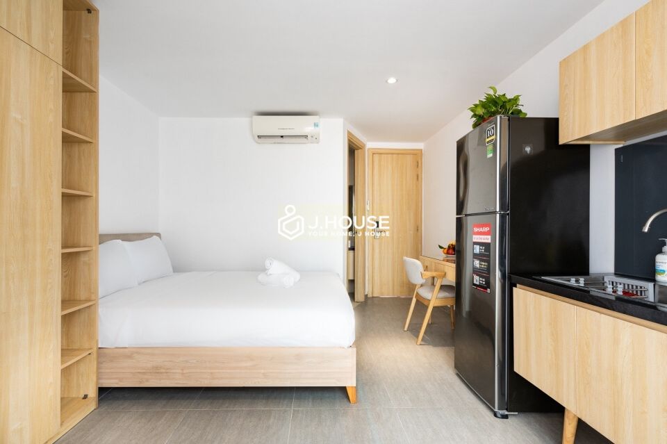 Serviced apartment with balcony on Le Van Sy street, Phu Nhuan district, HCMC-1