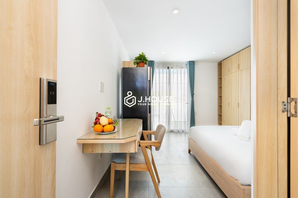 Serviced apartment with balcony on Le Van Sy street, Phu Nhuan district, HCMC-8