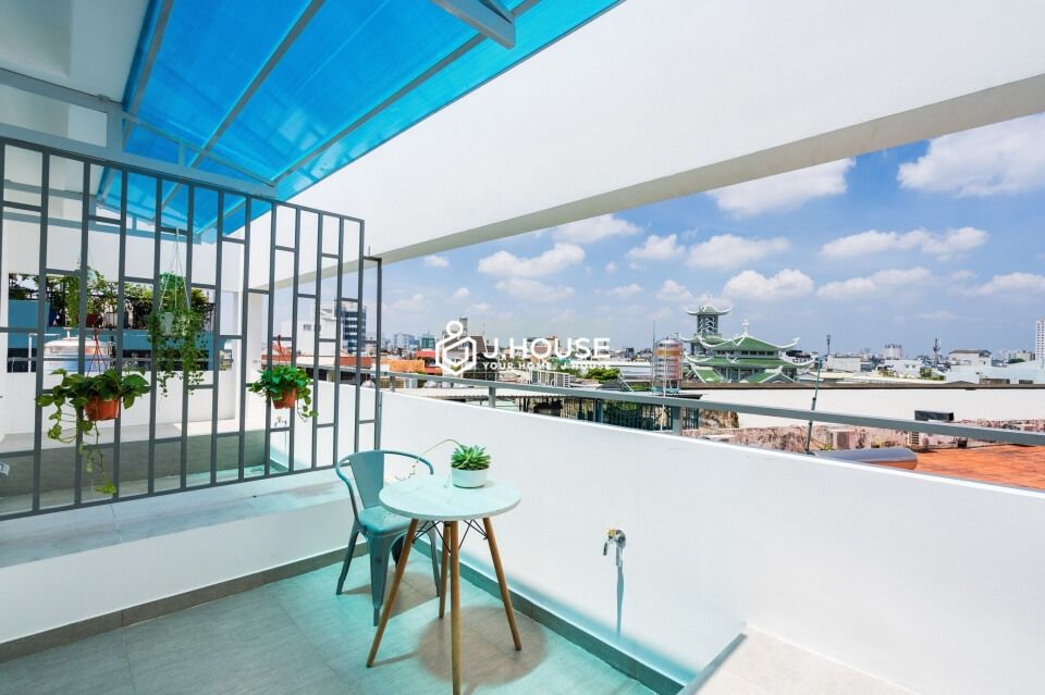 Rooftop studio apartment on Le Van Sy Street, Phu Nhuan District