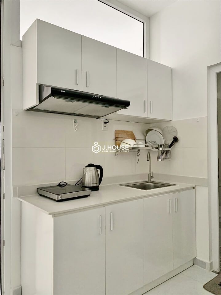 Serviced apartment with balcony on Nguyen Trai street, District 1, HCMC-10