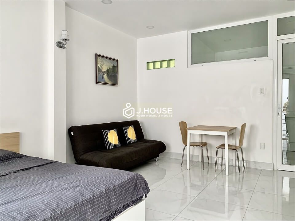 Serviced apartment with balcony on Nguyen Trai street, District 1, HCMC-6