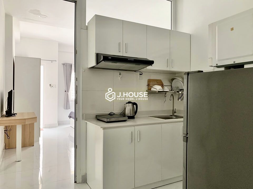 Serviced apartment with balcony on Nguyen Trai street, District 1, HCMC-8