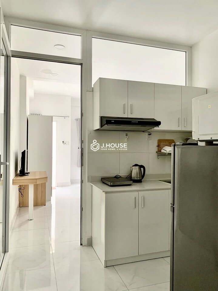 Serviced apartment with balcony on Nguyen Trai street, District 1, HCMC-9