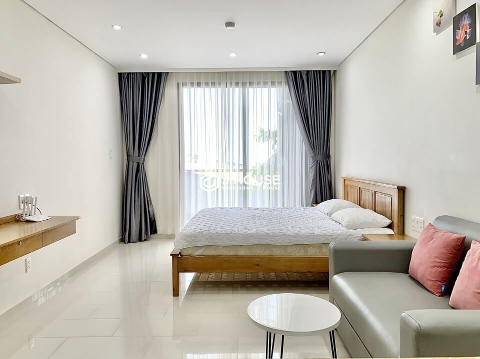 Serviced apartment with balcony on Tran Dinh Xu street, District 1, HCMC-0