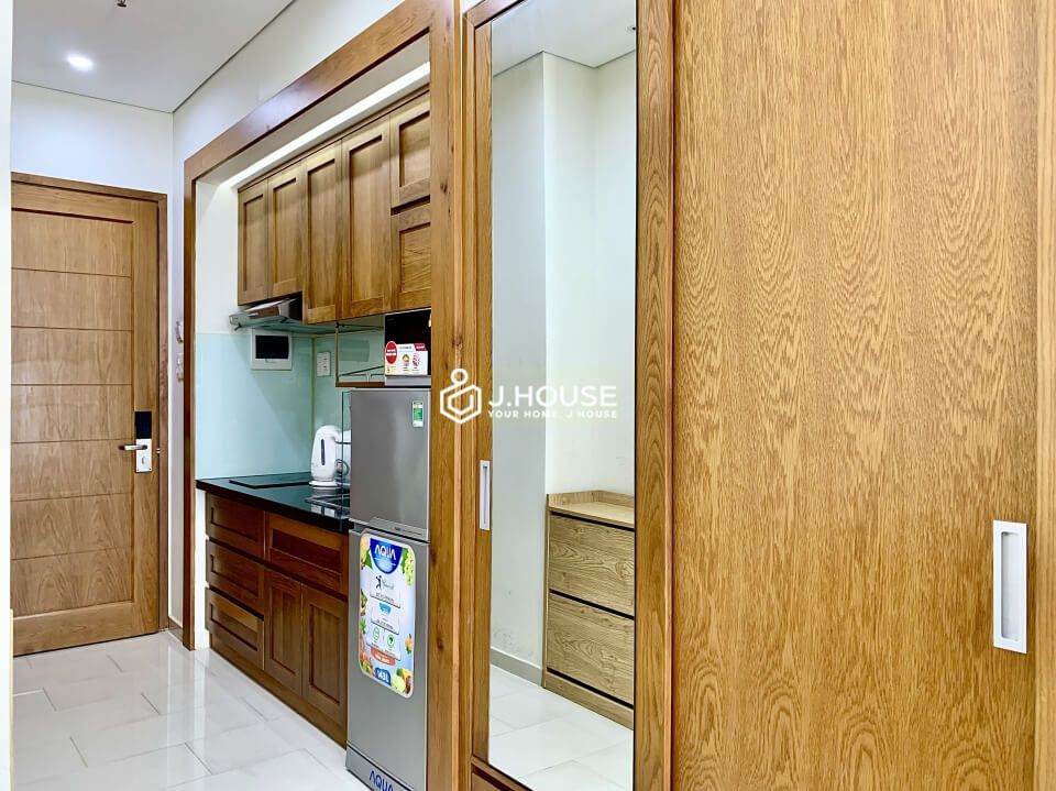 Serviced apartment with balcony on Tran Dinh Xu street, District 1, HCMC-7