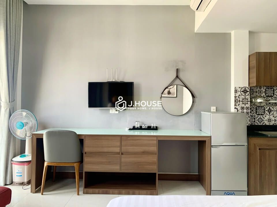Fully furnished apartment near Tan Dinh market, District 1, HCMC-1