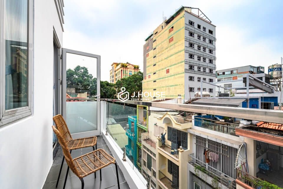 Fully furnished apartment with balcony on Pham Ngoc Thach Street, District 3, HCMC-3