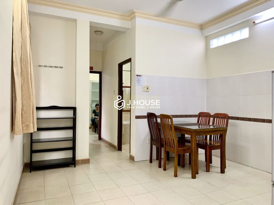 Local serviced apartment in District 10, HCMC-1
