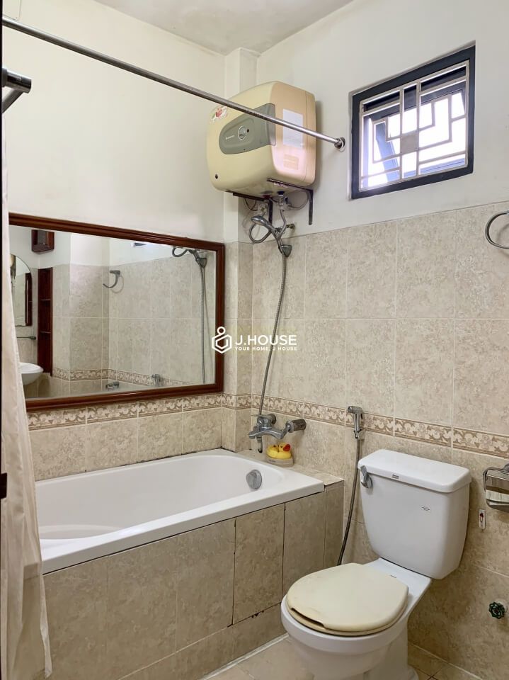 Local serviced apartment in District 10, HCMC-12