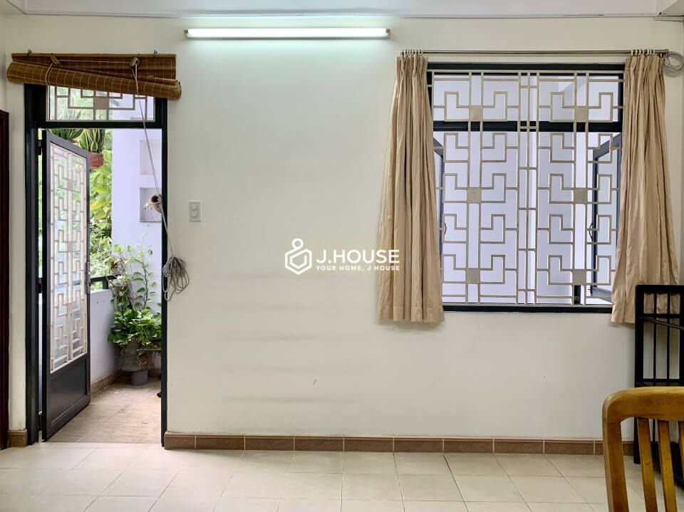 Local serviced apartment in District 10, HCMC-3