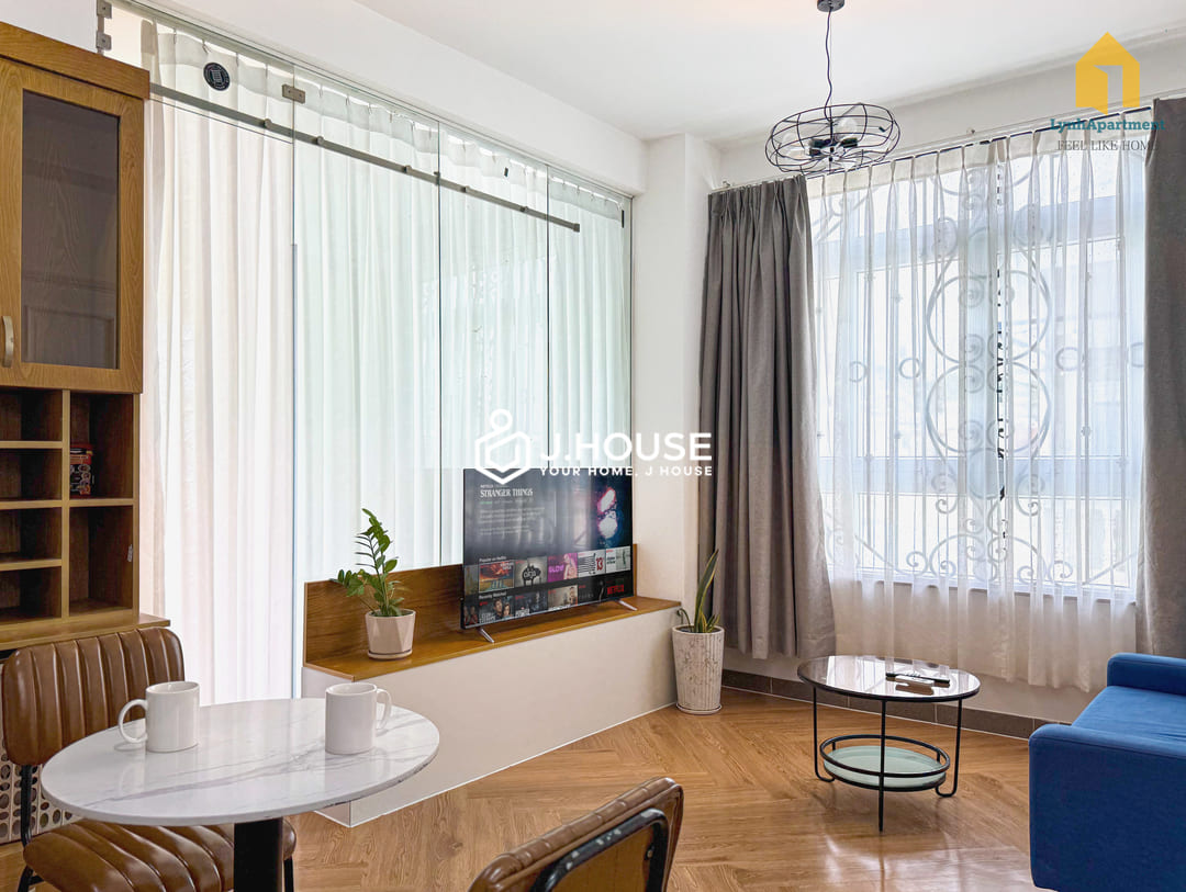 Modern 1br apartment for rent at Lynh Apartment, District 1, HCMC