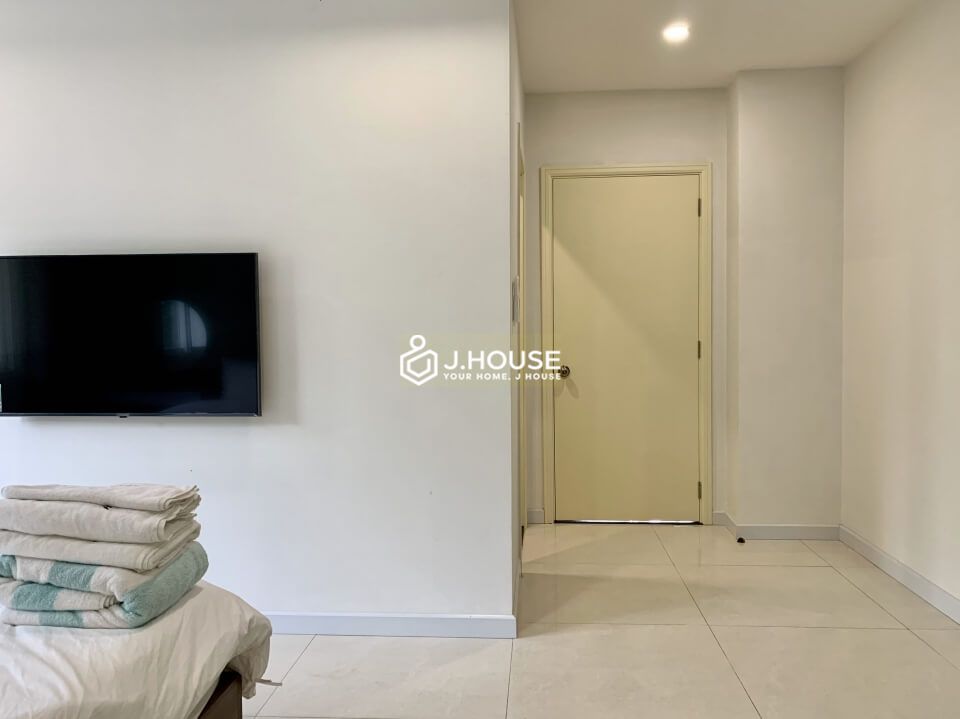 Morden 2 bedroom apartment has a rooftop pool, gym and sauna in Thao Dien, District 2, HCMC-13