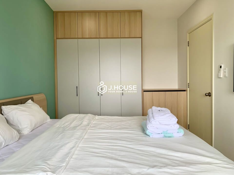 Nice 2 bedroom apartment has a rooftop pool, gym and sauna in Thao Dien, District 2, HCMC-9