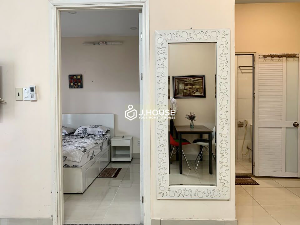 Serviced apartment next to the canal in Binh Thanh District, HCMC-4